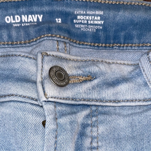 Old Navy 360 Stretch Extra High Rise Rockstar Super Skinny Jeans - Picture 4 of 7